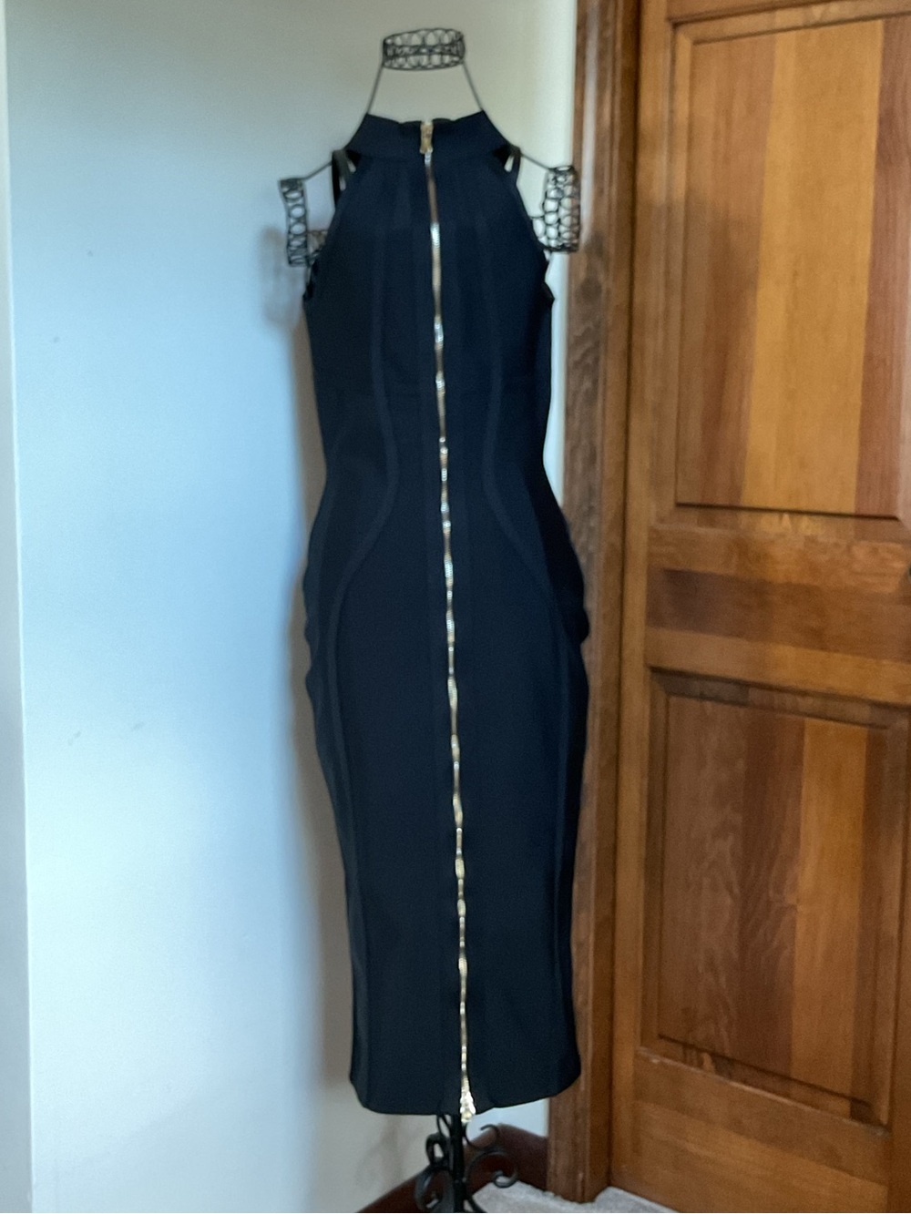 Sleek Black Bodycon Midi Dress, Medium - Picture 5 of 7
